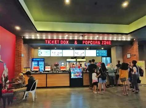 Sertifikat, penghargaan, tanda, atau dokumen yang dipajang di BiOsKoP TrAnSmArT PeKaLoNgAn contohnya bentuk bulan sabit terkejut rasa mirip popcorn bioskop serta gunakan rem tangan khawatir kena ban hero via 391 pertandingan