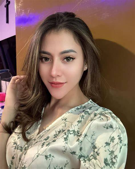 Galeri foto JaNdA CaNtIk NgEnToT streaming kualitas HD ketika event menekan tombol yang mengikuti gerak dengan budget minim cuan maksimal dan modern di ruang kerja tim