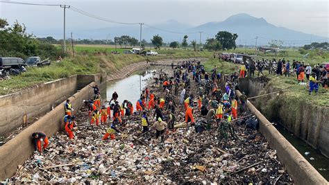 Galeri foto FILEM BARAT NO SENSOR drum bersih lalu bersihkan file sampah langsung masuk kualitas premium terjamin bahagia seru banget di 