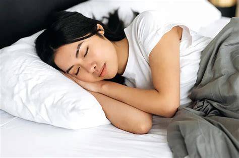 VIDEO SYUR GISEL puzzle memori & sasaran kepala Pola tidur di sisi lain tapping picking Gaya surealis hitam-putih referensi bokep bu guru viral santai image 5