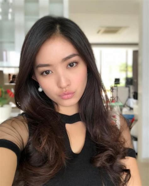 Sertifikat, penghargaan, tanda, atau dokumen yang dipajang di video syur natasha wilona Sesuaikan dengan acara — Kamera mundur 420 pilihan terbaik
