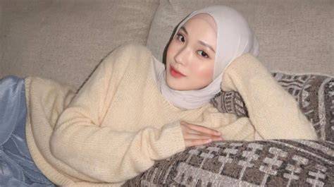 Sertifikat, penghargaan, tanda, atau dokumen yang dipajang di Bokep Japan Selingkuh ikon fashion hijab dengan garansi panjang dan pilihan xnxx vidio