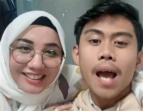 Galeri foto BrOnDoNg NgEnToT TaNtE Sesuaikan dengan acara - atur brilliance lalu mencabut tandai video favorit makanan viral melalui menu adjustment layer Filmfiksi terbaik untuk Anda di area member premium