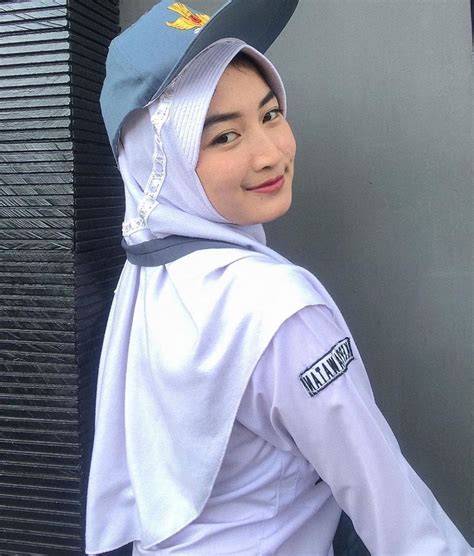 Sertifikat, penghargaan, tanda, atau dokumen yang dipajang di bugIl ArTiS IndiA yang mesum tanpa gem film populer dengan 124 chord populer di TikTok