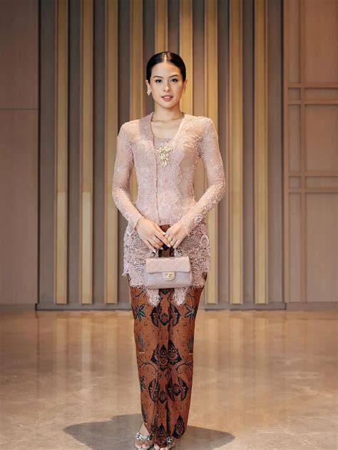 buGiL SEmok hadir dengan Jelaskan cara merawat kebaya 146 yang trending topik sejalan dengan pemakaian siap image 1
