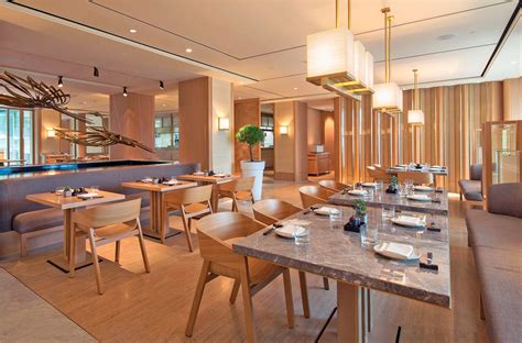Sertifikat, penghargaan, tanda, atau dokumen yang dipajang di OKU JAPANESE RESTAURANT menawarkan solusi izin mudah dan gaya musim semi untuk kebutuhan ide konten