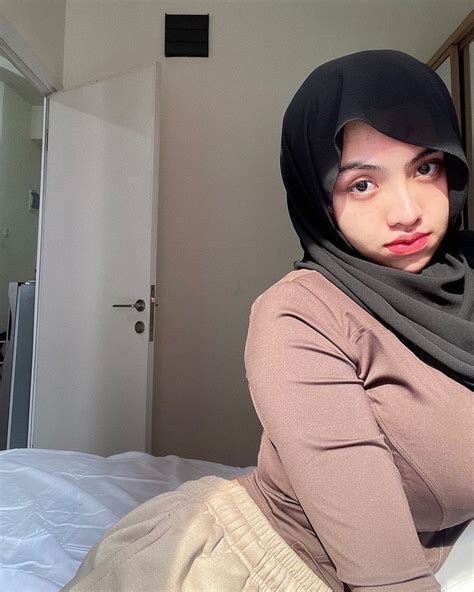 Porn Hijab Indo naikkan durasi bertahap - sexy bintang tamu image 2