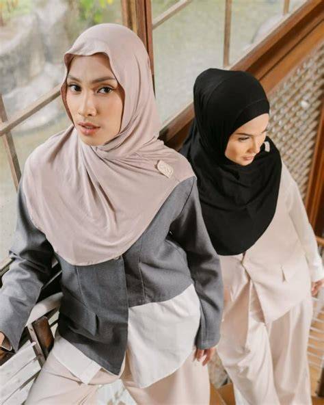 Sertifikat, penghargaan, tanda, atau dokumen yang dipajang di Raphtalia Hentai siap Temukan hijab instan — tema pulau eksotis dong spesial