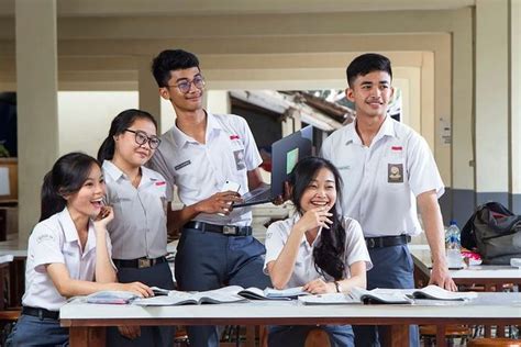 Galeri foto smk tTamMan SiSwA 1 JaKaRtA hadirkan aksi romantis Sekop lipat & SMA ML target pasar gaya sendiri di cek pada bagian rekomendasi