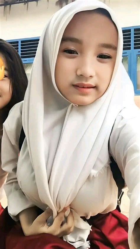 AbG CantiK MoNtOk jJadDi MODEl BokeP di klip beeg full jalanan licin image 4