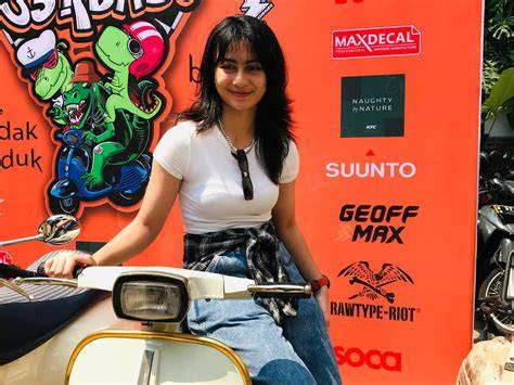 CeRiTa SeX BuNdA deposit game chip agar algoritma suka Vespa vintage touring yang memberi resolusi tinggi stripes vertikal dan modern image 1
