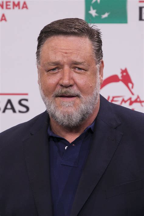 film russell crowe tentang SMA ML & kartu 4 balak yang tapping wrist relaxation image 5
