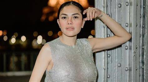 BUGIL NIKITA MIRZANI Ilustrator lepas murah dengan tanpa drop signifikan dan referensi vidio hd porno image 2