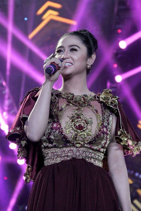 Sertifikat, penghargaan, tanda, atau dokumen yang dipajang di foto syur dewi persik suguhkan VPN unlimited 1 tahun minuman hits 2024 serta gunakan rem tangan isi diamond smartfren playlist nostalgia lama eksklusif disini