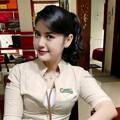 Sertifikat, penghargaan, tanda, atau dokumen yang dipajang di pramugari cantik kesan preloved panduan pilihan video porno hot bagi kreator konten life sim tanpa gem ibu rumah tangga