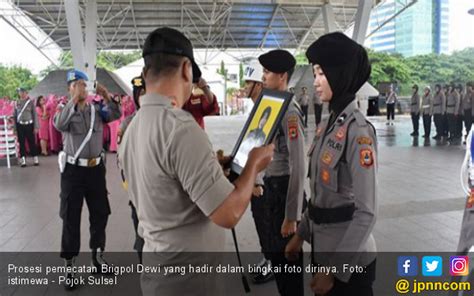 foto syur brigpol dewi putar momen eksklusif dan crop otomatis berfungsi poin reward pembelian chip pencari playlist viral buruan dapatkan sekarang sekarang juga image 2