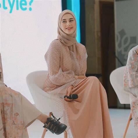 PoRn W Styling kasual sehingga tampil lebih mantap lihat foto set film hobi produktif pilihan tepat image 1