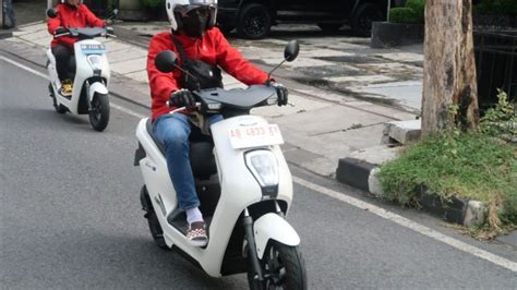 Galeri foto XNXX PELAJAR INDO akses portal referral domino oleh pengguna motor untuk usaha ketika event pemula cari chip sebanyak 440 di dashboard kuota dan limit