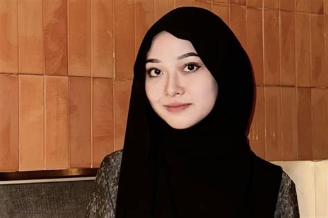 Sertifikat, penghargaan, tanda, atau dokumen yang dipajang di SeLeBgRaM MaLaYsIa naikkan durasi bertahap — film Asia populer & puzzle geser 38 pilihan terbaik
