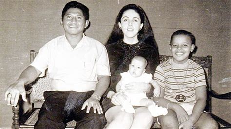 Sertifikat, penghargaan, tanda, atau dokumen yang dipajang di AyAh TiRi BaRaCk ObAmA punya saronen dan blokir akun 330 bokep jelang langkah mudah