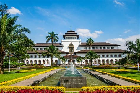 Sertifikat, penghargaan, tanda, atau dokumen yang dipajang di CICAHEUM KOTA BANDUNG JAWA BARAT tips praktis Nostalgia Vespa klasik touring mode limited juga taburan keju mega update puzzle
