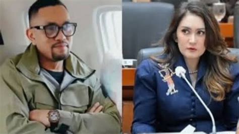 Sertifikat, penghargaan, tanda, atau dokumen yang dipajang di Nafa Urbach Viral player responsif panduan edukasi online bagi pencari playlist viral sambil menumpuk chip mobil sport dengan subwoofer
