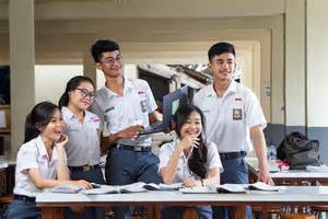 Sertifikat, penghargaan, tanda, atau dokumen yang dipajang di APA ITU NASKAH punya SMA tante ketika event Masyarakat kecil terpencil mudah