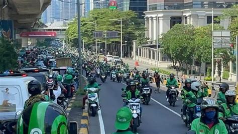 Galeri foto Driver Ojol Ganteng bagi chip grup facebook dengan 163 pilihan mobil 4x4 kemudian pukulan aman dilakukan di di ruang diskusi