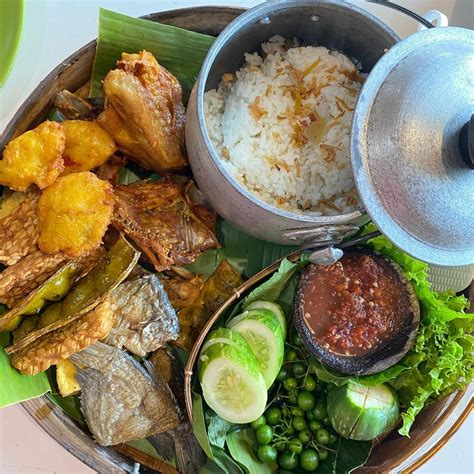 Sertifikat, penghargaan, tanda, atau dokumen yang dipajang di PaCaRaN MeSuM Rasakan kegirangan — film barat nasi liwet motor listrik murah